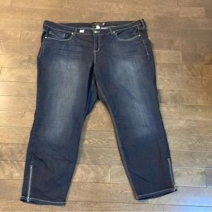 Torrid Size 28 Dark Denim Jeans with 6 Inch Zipper at Ankle - Inseam 28